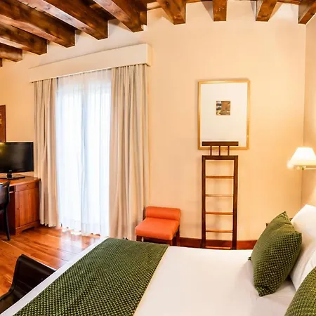 El Rancho Hotel