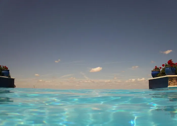 Готель El Rancho 4*